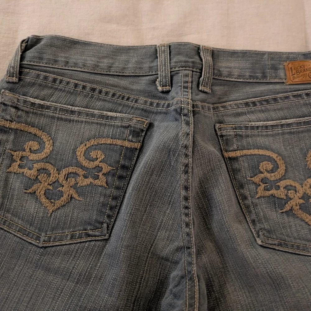 Vintage Lucky Brand Women's Light Bluish Gray Embroidered Jeans. Size 8/29 - Picture 12 of 16